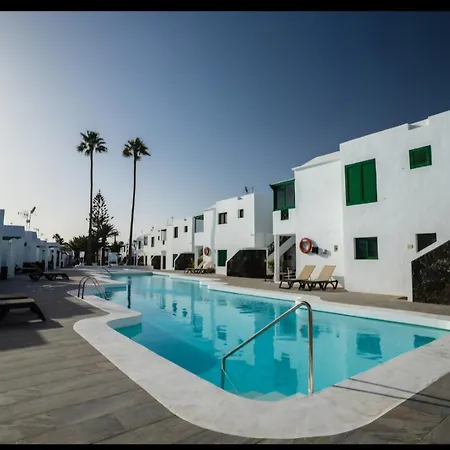 Vakantiehuis Lanza Ocean2 With A Pool And Near The