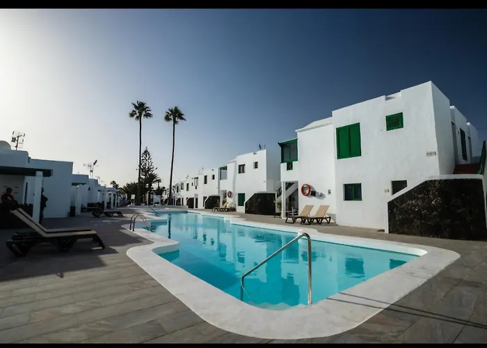 Vakantiehuis Lanza Ocean2 With A Pool And Near The