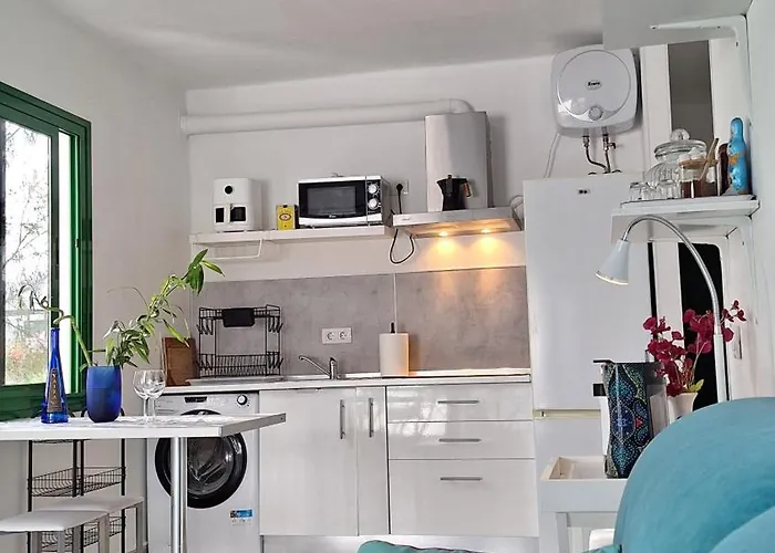 Vakantiehuis Lanza Ocean2 With A Pool And Near The